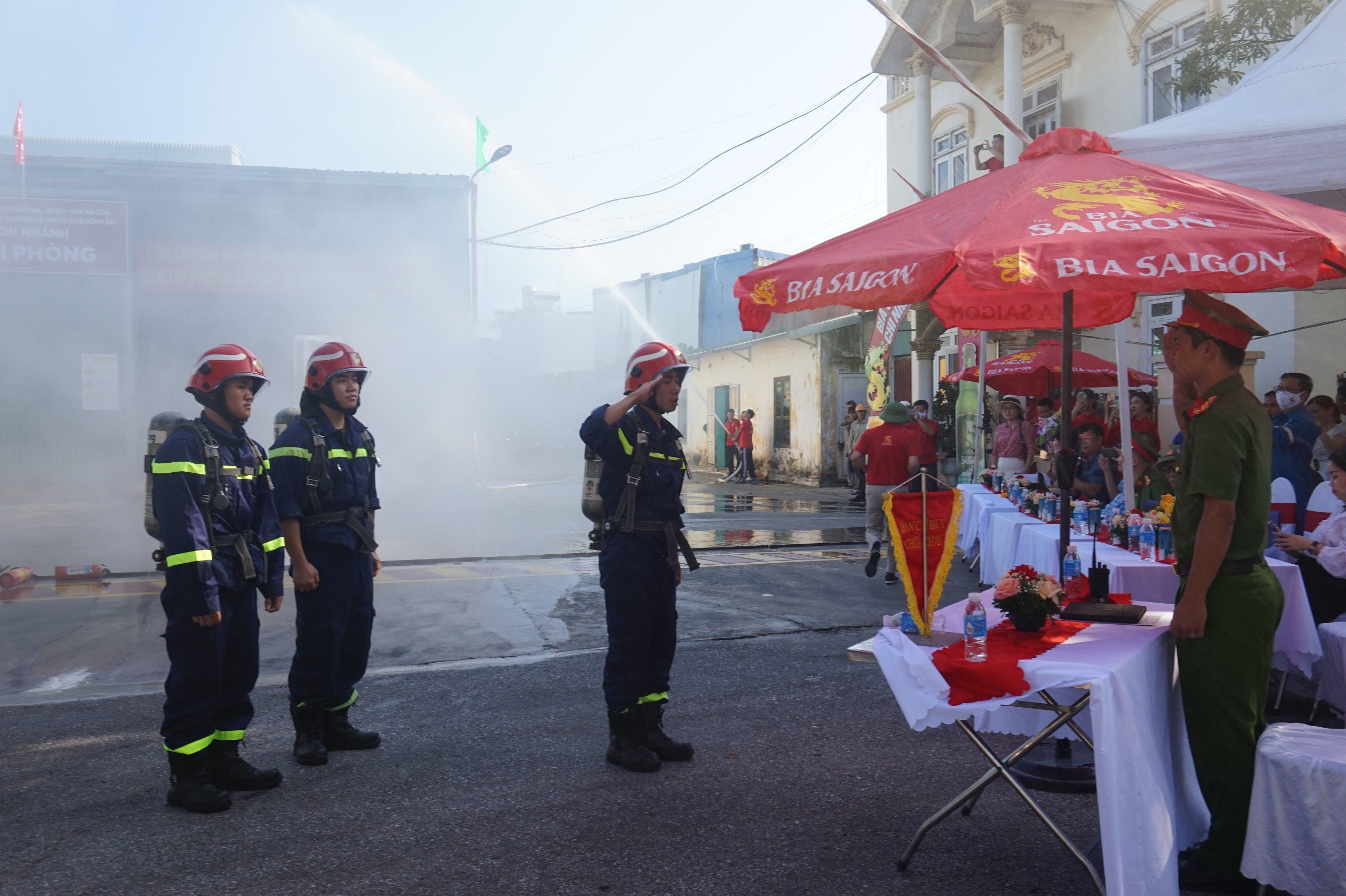  Phòng Cảnh sát PCCC và CNCH phối hợp Cụm Cơ quan doanh nghiệp an toàn PCCC Vĩnh Niệm tổ chức thực tập phương án chữa cháy